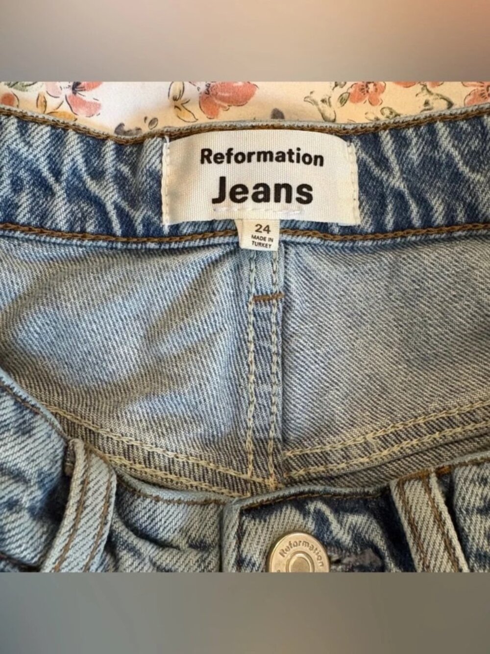 Reformation Raye Mid Rise 6” Jean Shorts - Picture 6 of 10